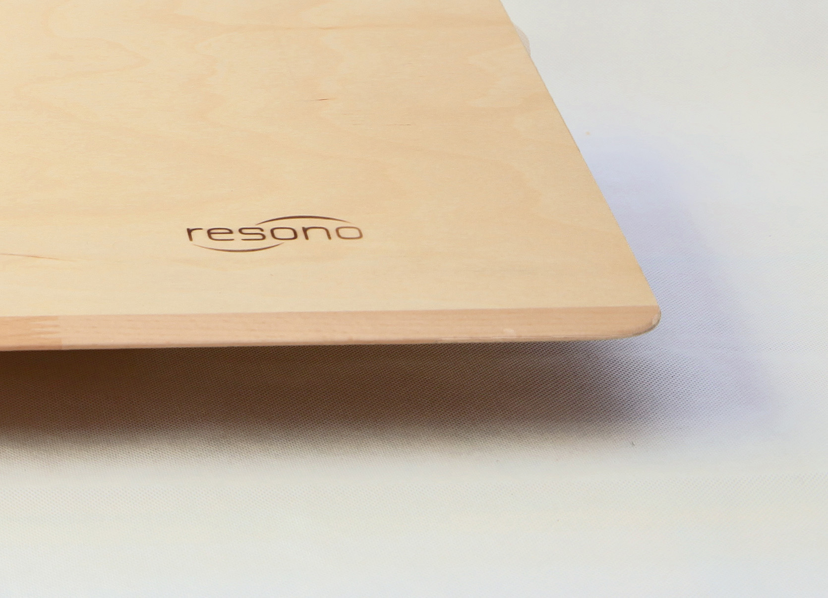 Resono SoundPad Mark II, Holzplatte mit Vibrationsmodulen, 48,5 x 34 x 3 cm
