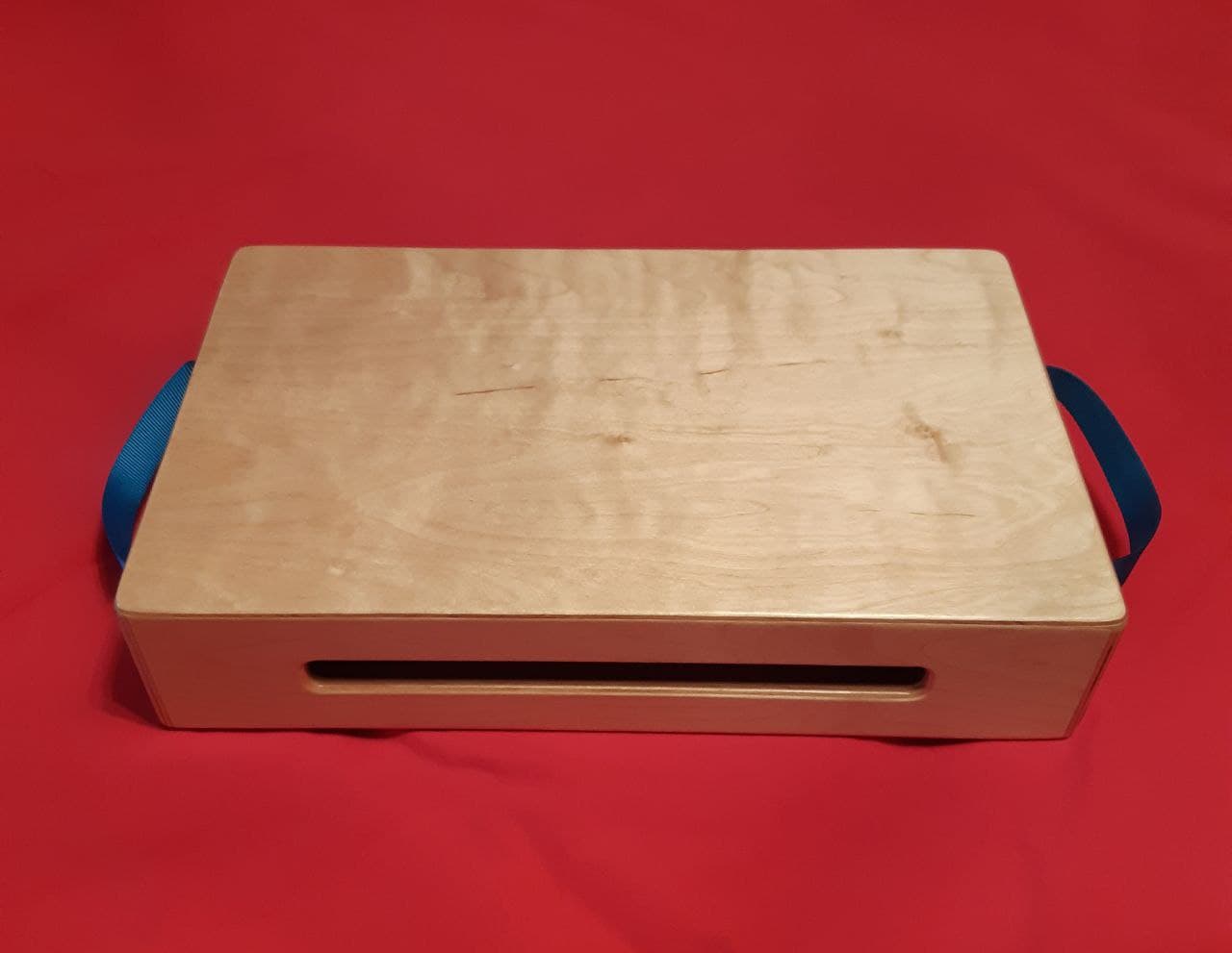 Senso-Cajon, lackiert, 1 Reflexöffnung, mit Griff