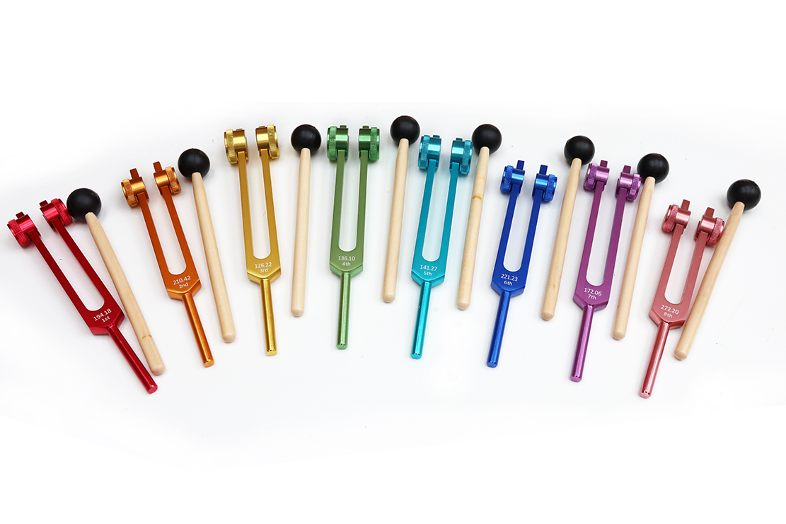 Stimmgabel Set M01, 9 Alu-Stimmgabeln, nach Chacra-Farben, inkl. Klöppel und Koffer