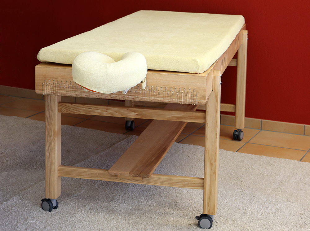 Monochord-Behandlungsliege, Modell MoMo, Esche