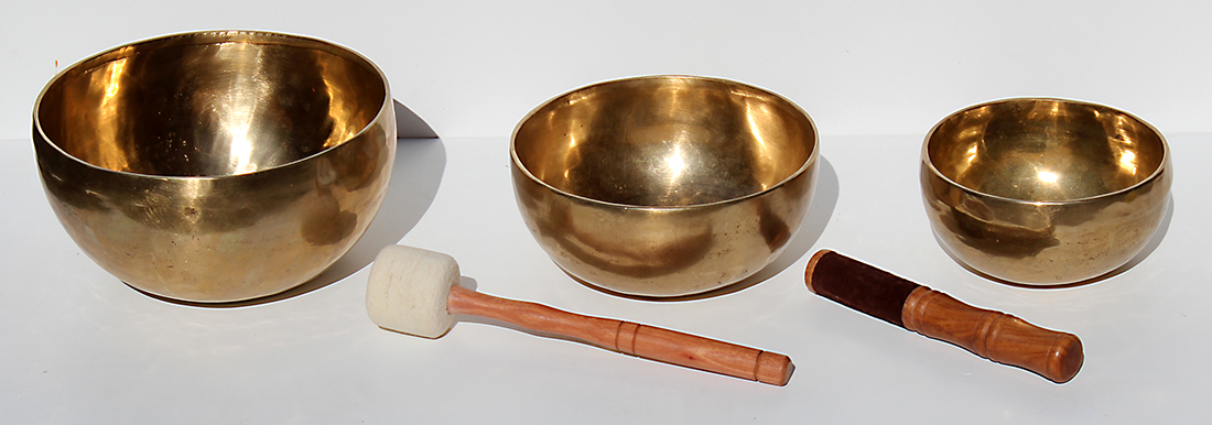 Kleines 3-er Set Klangschalen aus Nepal, inkl. Schlägel