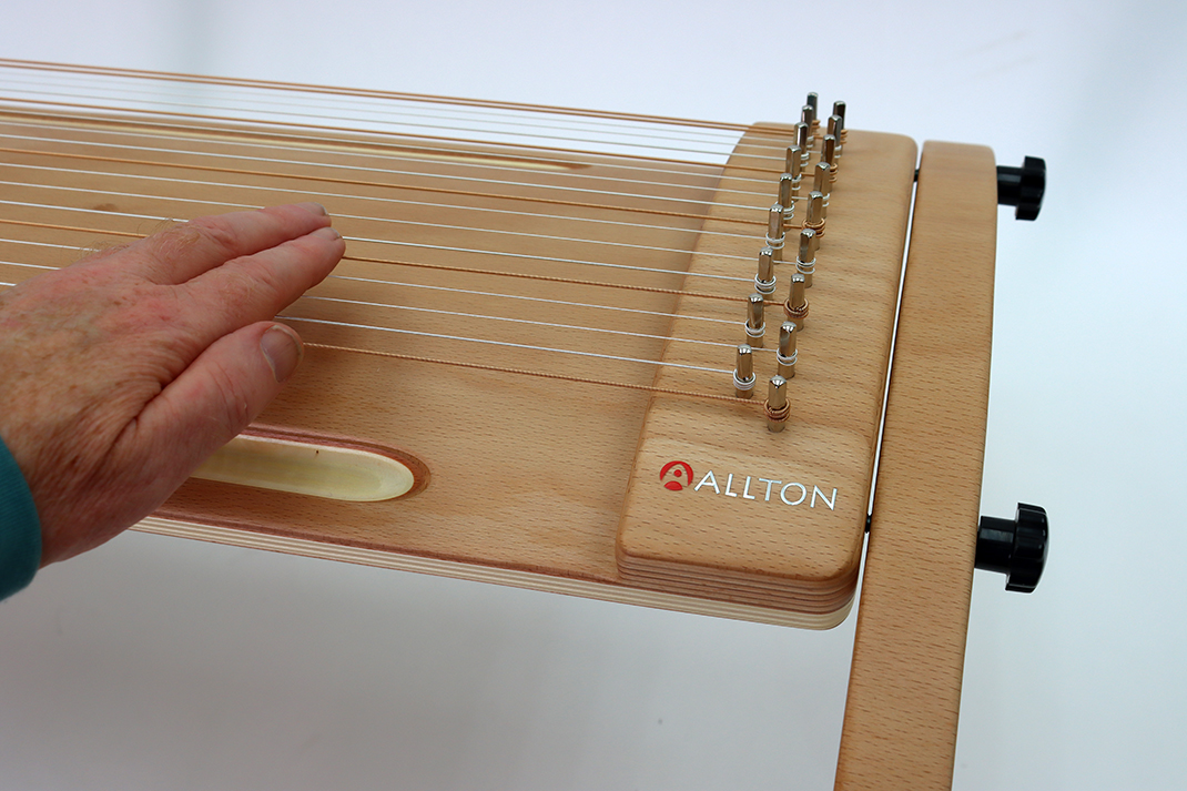 Behandlungsmonochord mit Bogenfüßen, Spürmonochord WÖLBI, Modell C