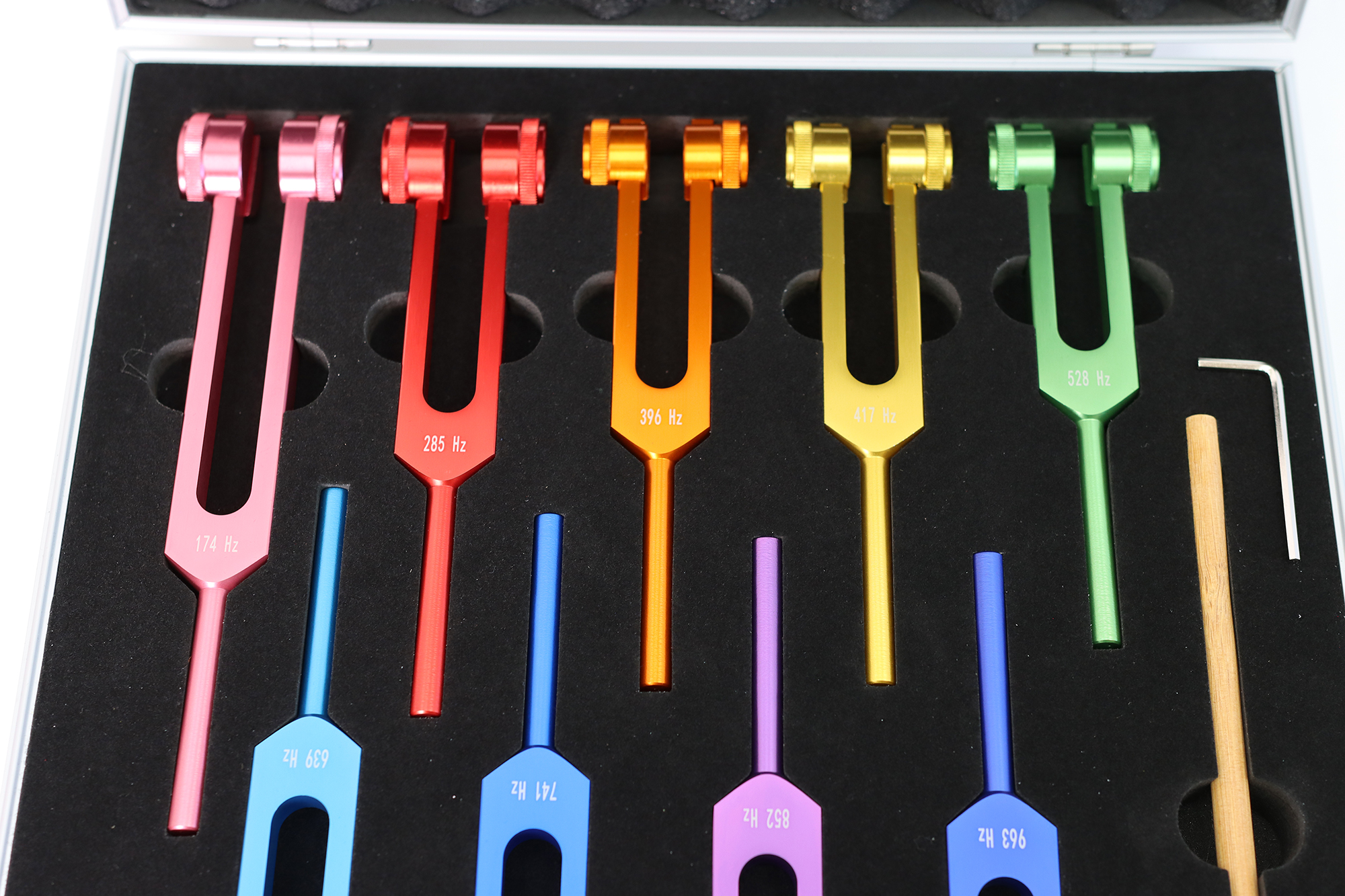 Stimmgabel Set M01, 9 Alu-Stimmgabeln, nach Chacra-Farben, inkl. Klöppel und Koffer