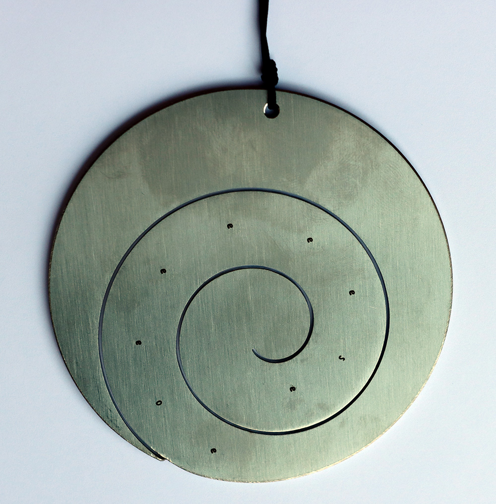 EarGong - Ohrgong, Ø 8,3 cm, Edelstahl mit Gravour Blume des Lebens und Spirale eingefräst,