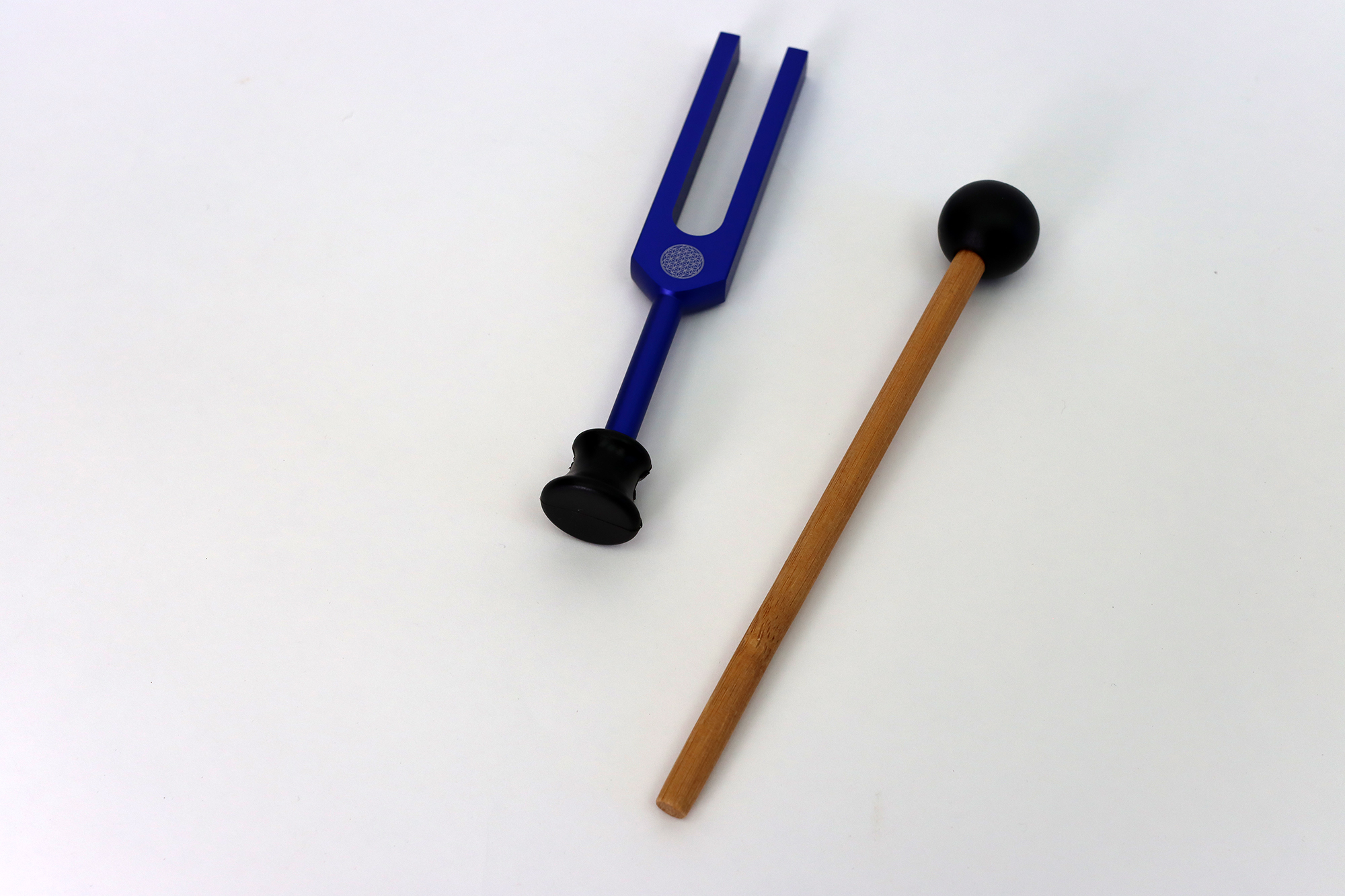 Stimmgabel Set M01, 9 Alu-Stimmgabeln, nach Chacra-Farben, inkl. Klöppel und Koffer