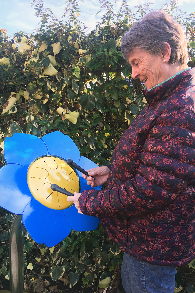 Sonnenblume HAPI DRUM, Zungentrommel mit Bodenplatte zum Anschrauben, Outdoor-Instrument