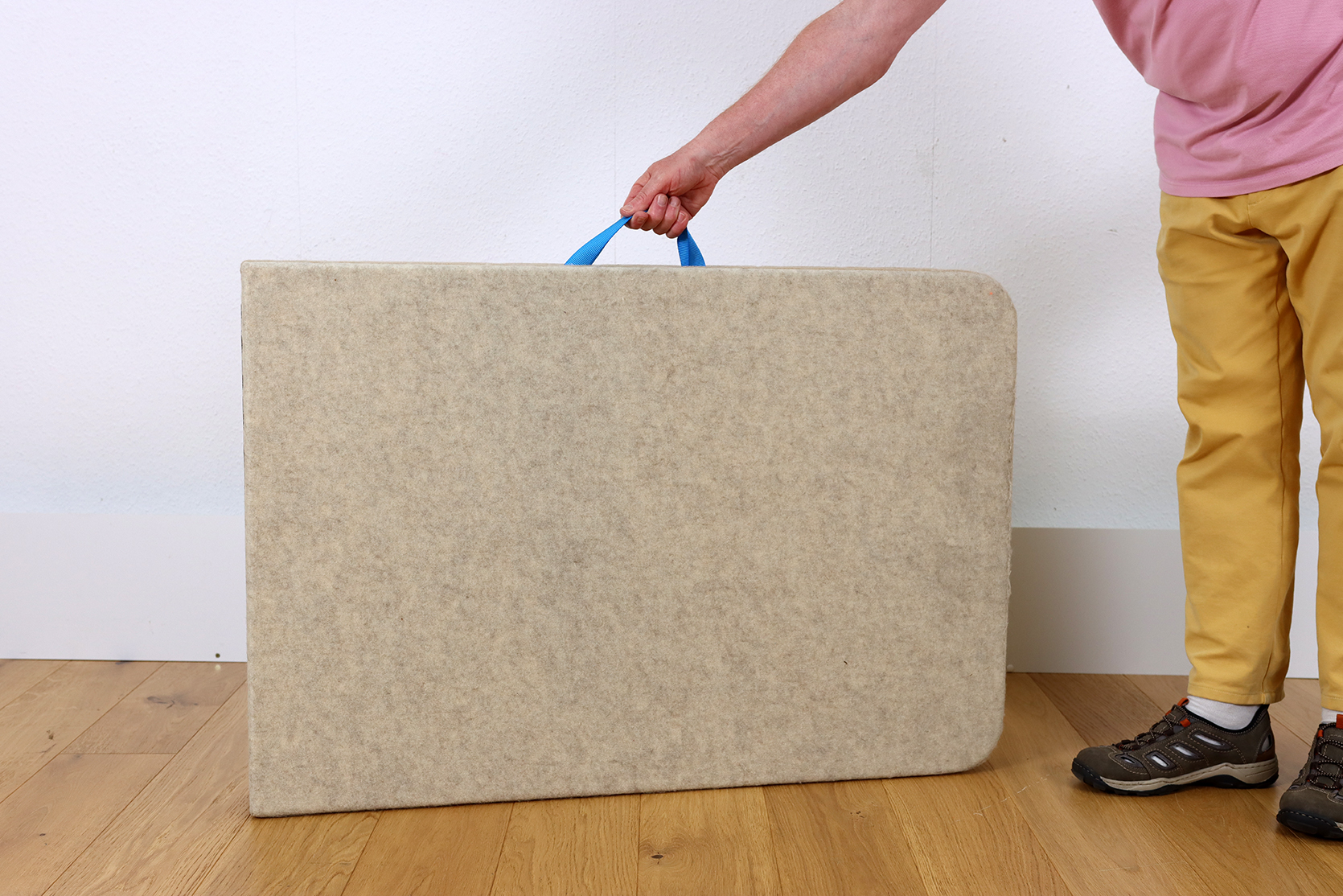 Klangwiegen-Behandlungstisch, Klapptisch, 200 cm lang mit Filz und Stoff-Vorhang (Husse, Skirting)