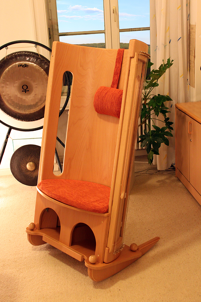 Klangmassage-Schaukelstuhl geölt, langförmiges Greifloch, 140 cm hoch