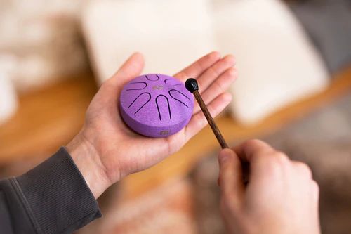 Taschen-Zungentrommel, Violett, Lotusblume-Symbol, A-Dur