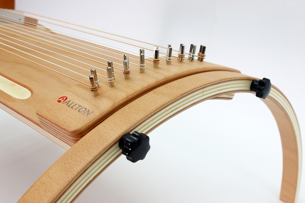 Behandlungsmonochord mit Bogenfüßen, Spürmonochord WÖLBI, Modell C