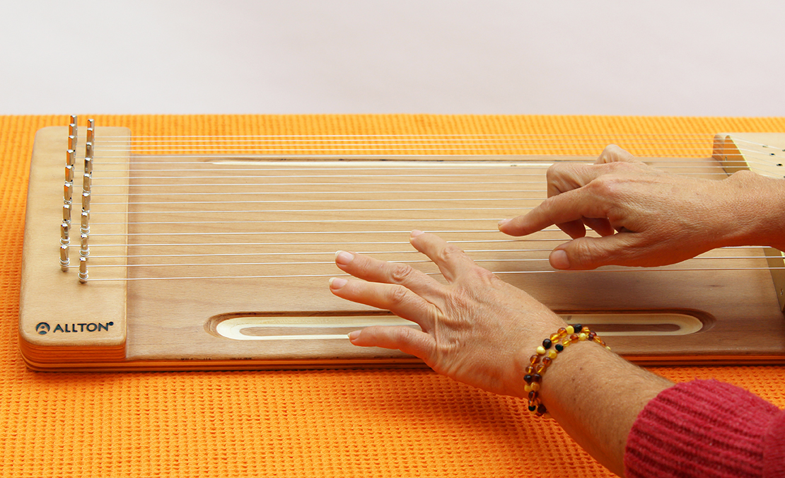 Allton Spür-Monochord Wölbi, Modell C, lackiert
