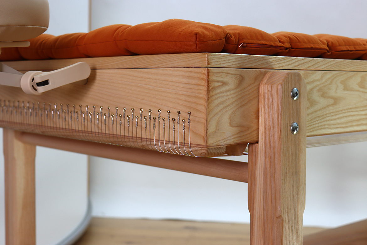Monochord-Behandlungsliege, Modell MoMo, Esche