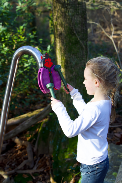 Outdoor-Instrument, Klangkäfer, Blattkäfer, leaf-beetle, klein, lila Flügel, mit Bodenplatte